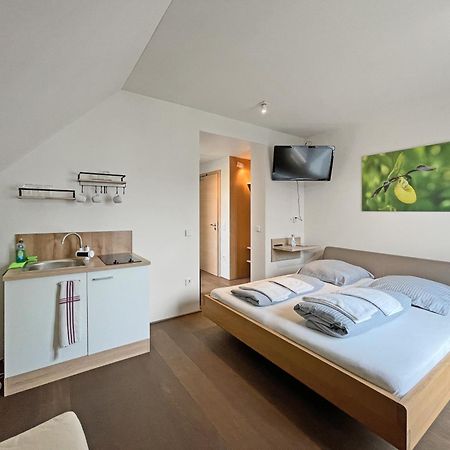 Modernes & Gepflegtes Hotelzimmer Mit Kueche! Bernstadt (Alb-Donau) Exterior foto