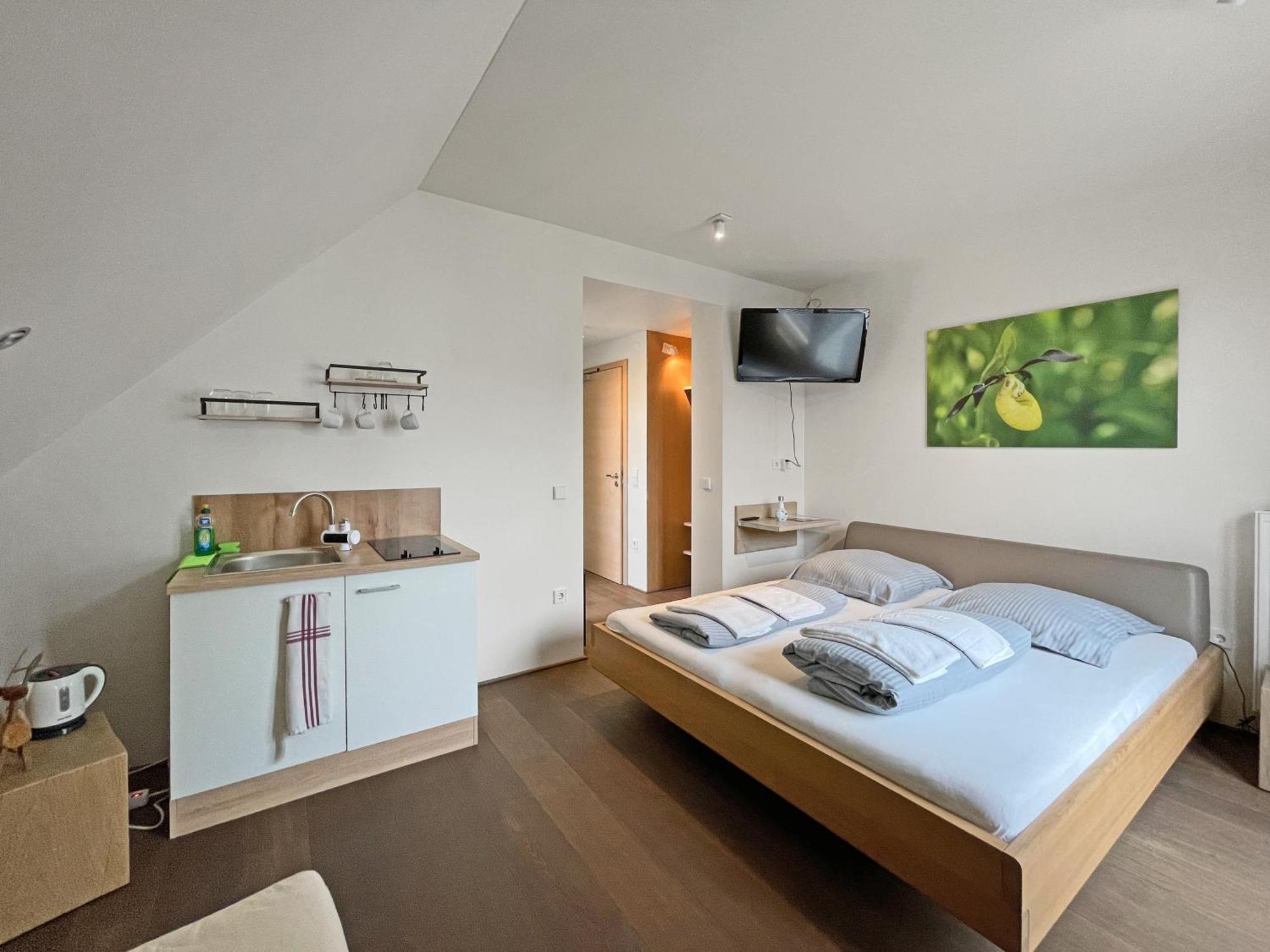 Modernes & Gepflegtes Hotelzimmer Mit Kueche! Bernstadt (Alb-Donau) Exterior foto
