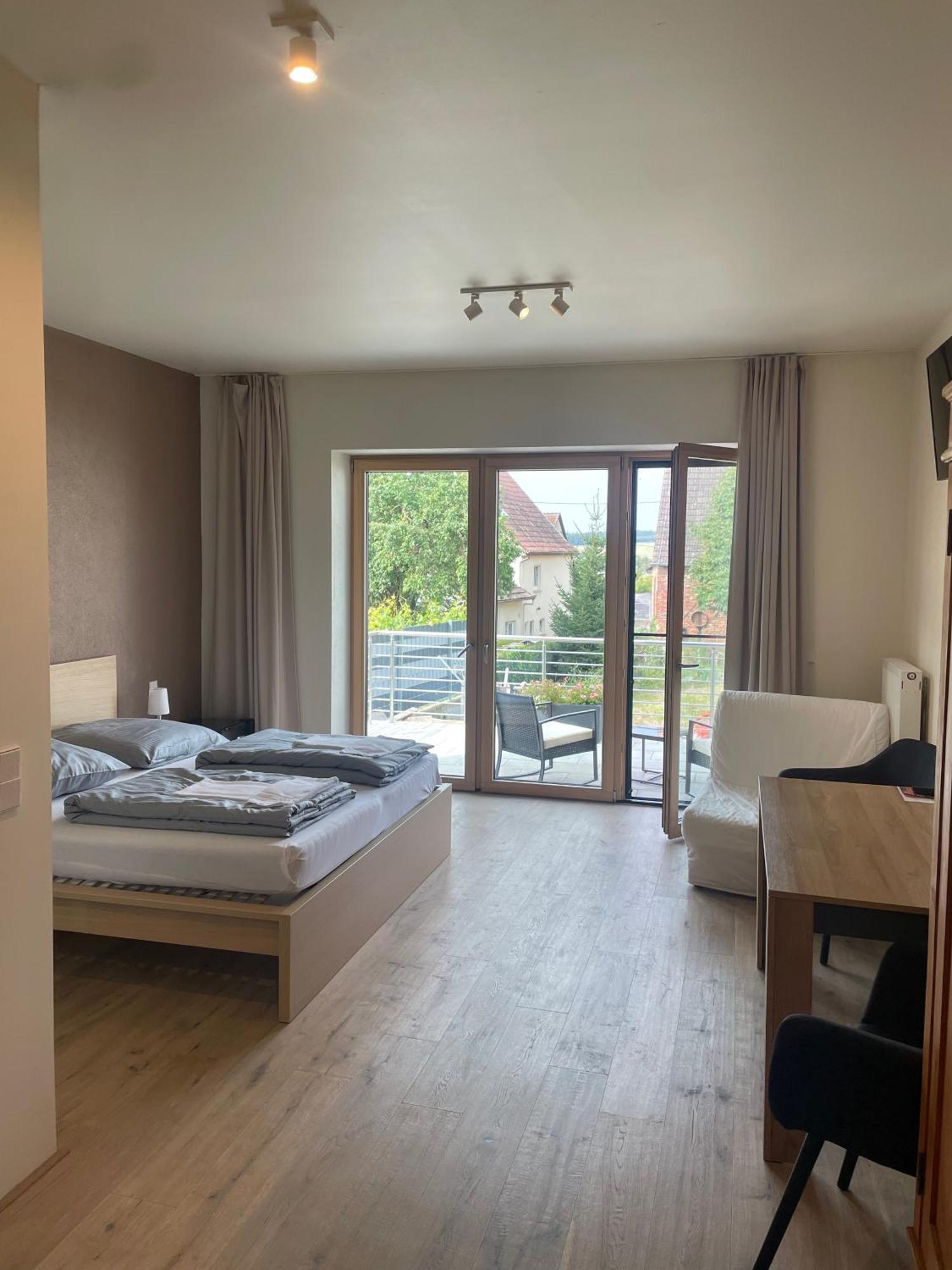 Modernes & Gepflegtes Hotelzimmer Mit Kueche! Bernstadt (Alb-Donau) Exterior foto